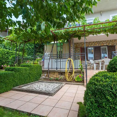Apartament In 39125 Novi Vinodolski